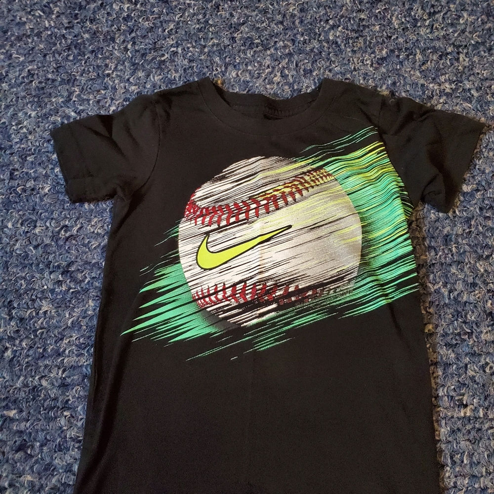 Nike size 6 t-shirt